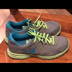 Size 6 Nike runners